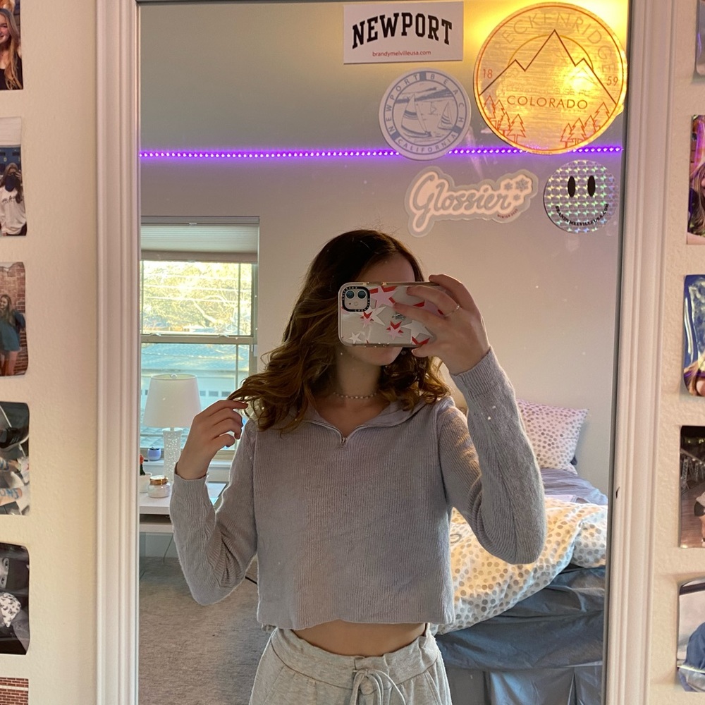 brandy melville top :)